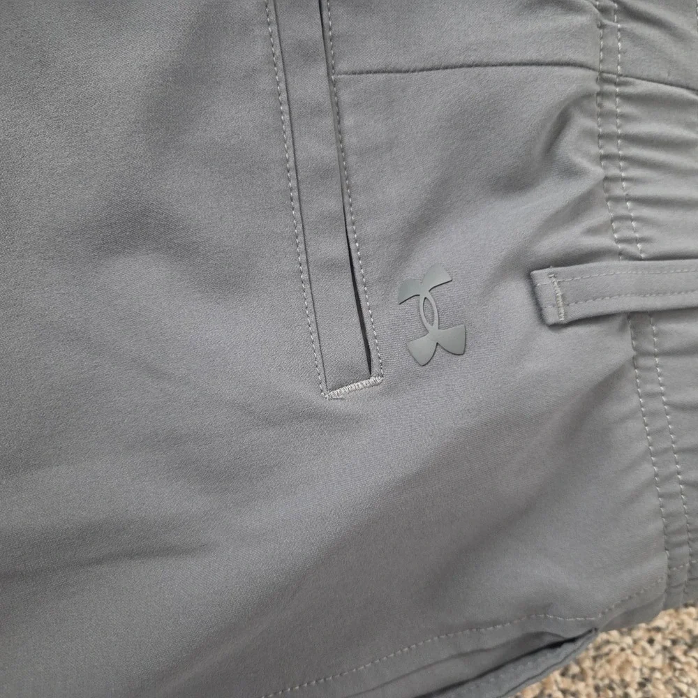 Under‎ Armour Mens Gray Golf Shorts Flat Front Performance Size 40 Elastic Wais